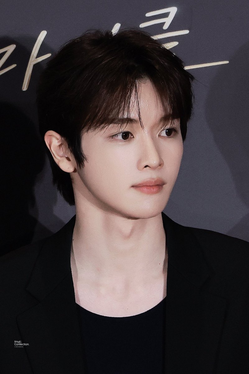 레바 tweet media