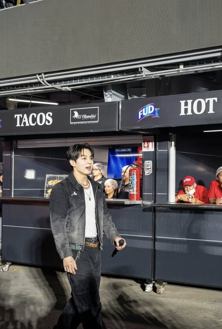 NalaDane's tweet photo. Cobrando todos los karma puntos #BTSMéxico #BTSTOUR2026 https://t.co/ItiFNRUSg6
