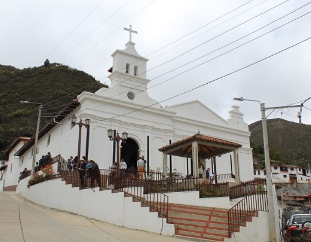 ColCathAes's tweet photo. Parroquia San Juan Nepomuceno in Vetas, Santander.

It sits as the main parish church in a little colonial town which is the highest municipality in Colombia sitting at over 3350 meters over sea level. https://t.co/x636U2ZK22