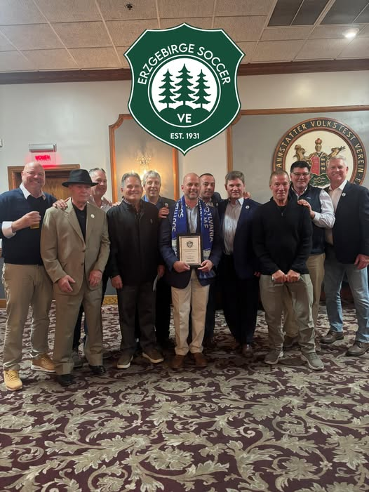 VEClub's tweet photo. Congratulations to VE’s Anthony Daniele for being inducted into The Southeastern Pennsylvania Association Hall of Fame!  Congrats Anthony!!!
🌲🌲🌲 https://t.co/UEegeyGtyt