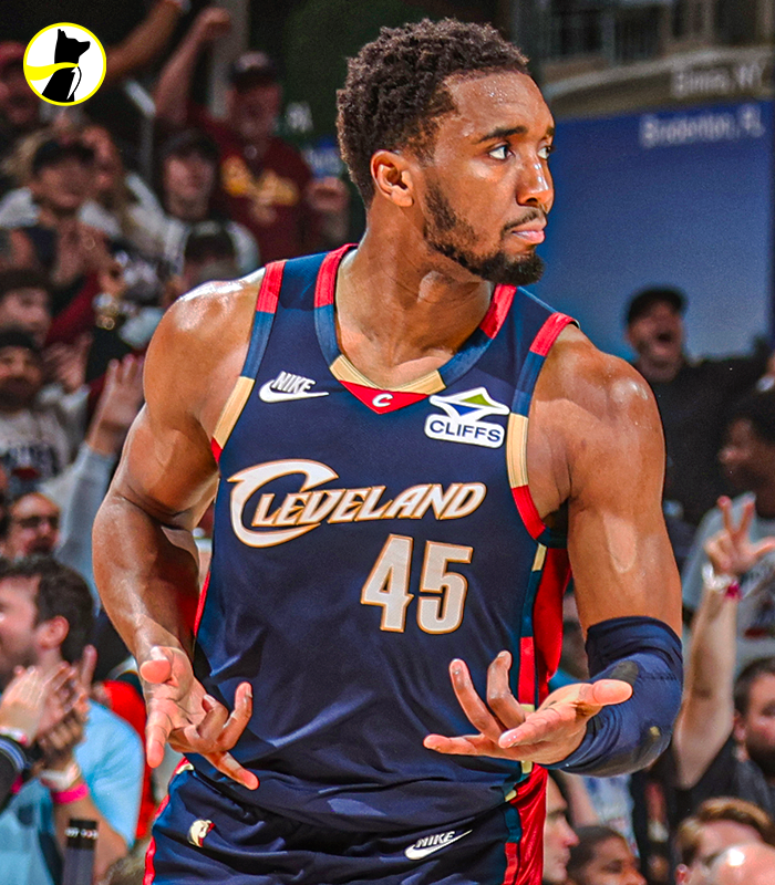 Underdog's tweet photo. Donovan Mitchell now has the most points scored (39) in any half of an NBA playoff game in the play by play era https://t.co/BZIhzOKO8b