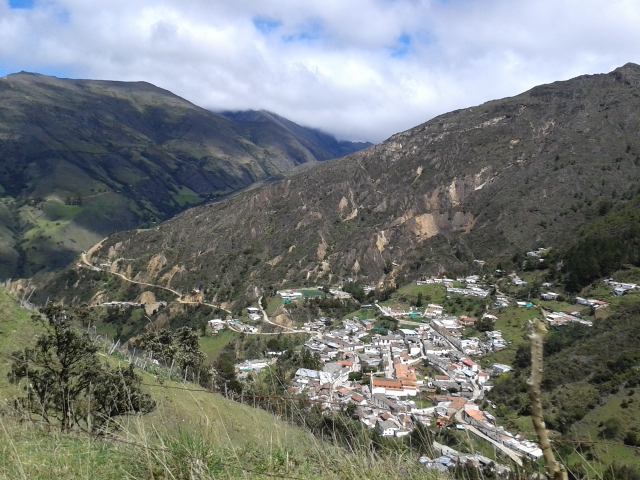 ColCathAes's tweet photo. Parroquia San Juan Nepomuceno in Vetas, Santander.

It sits as the main parish church in a little colonial town which is the highest municipality in Colombia sitting at over 3350 meters over sea level. https://t.co/x636U2ZK22