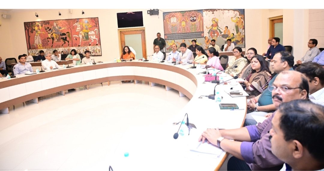 SecyChief's tweet photo. In the 65th meeting of ECI for PPP Projects chaired by Chief Secy,  Anu Garg, accorded in-principle approval to 5 new PPP projects worth ₹1130 Cr across health, urban development and other sectors. Focus was also laid on timely execution of projects aligned with #Vision2036. https://t.co/h5m4V1n6gg