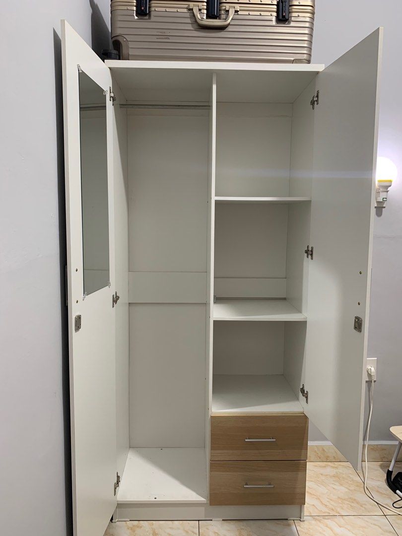 pindsf's tweet photo. Design minimalis, muatnya banyak, cocok buat dikamar kecil/kosan.

Tempat hanger✅️
Rak baju✅️
Laci penyimpanan✅️
Cermin✅️

Buat ngerakitnya juga lumayan mudah soalnya udah dapet kertas pemandunya🤏🏻 https://t.co/q6Yj4wgcMb
