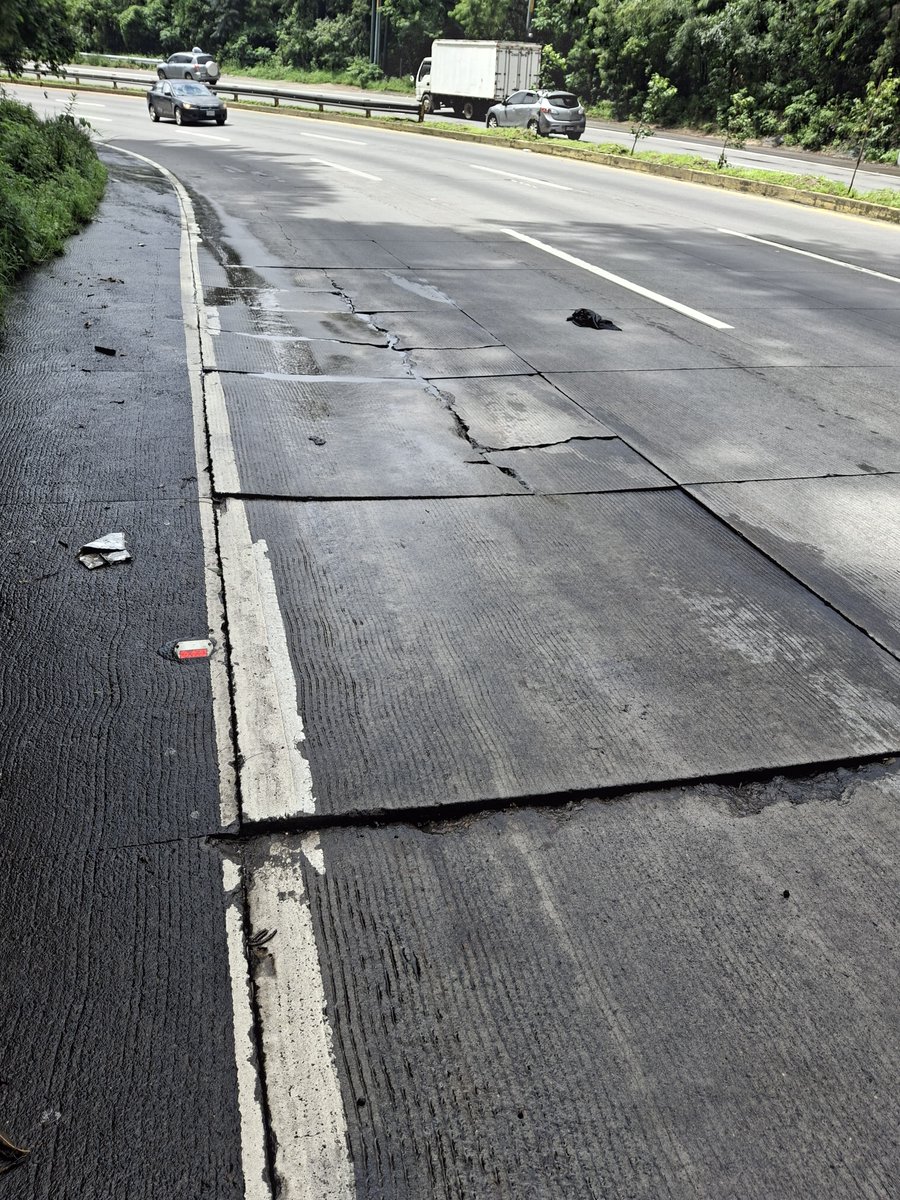 COVIAL_CIV's tweet photo. A partir de este miércoles 13 de mayo realizaremos reparaciones de planchas de concreto en la ruta CA-1 occidente, con sentido de Mixco a San Lucas Sacatepéquez. ¡Entérate de más detalles en el siguiente comunicado! 👇 

#AlPuebloDignoSeLeResponde https://t.co/S3m3NNHn0c