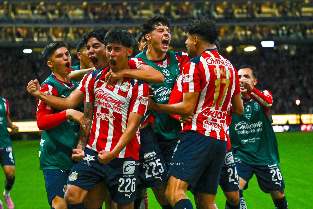 FrameX_OF's tweet photo. 📸 Galería Frame X | Chivas vs Tigres (Vuelta Cuartos de Final)
📍 Estadio Akron – Guadalajara, Jalisco
📷 Fotografías por Yannik González
⸻
#Chivas #Tigres #LigaMX #CuartosDeFinal #Liguilla #GaleríaFrameX #YannikGonzález #FotografíaDeFútbol #CoberturaFrameX https://t.co/rogITMveMu