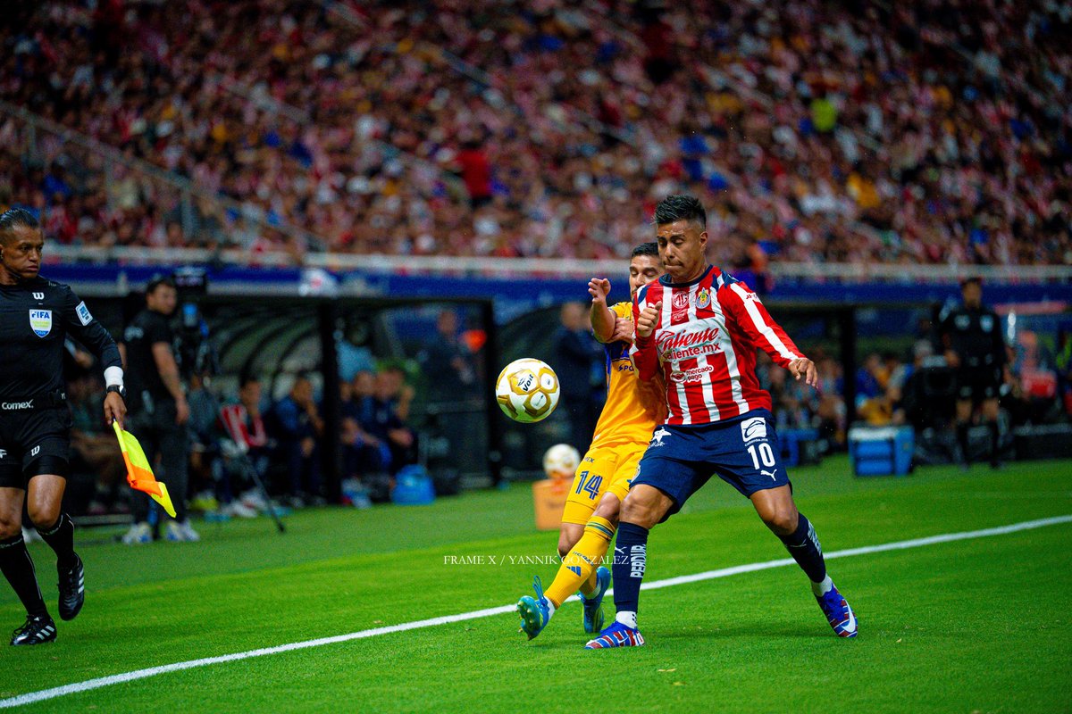 FrameX_OF's tweet photo. 📸 Galería Frame X | Chivas vs Tigres (Vuelta Cuartos de Final)
📍 Estadio Akron – Guadalajara, Jalisco
📷 Fotografías por Yannik González
⸻
#Chivas #Tigres #LigaMX #CuartosDeFinal #Liguilla #GaleríaFrameX #YannikGonzález #FotografíaDeFútbol #CoberturaFrameX https://t.co/rogITMveMu