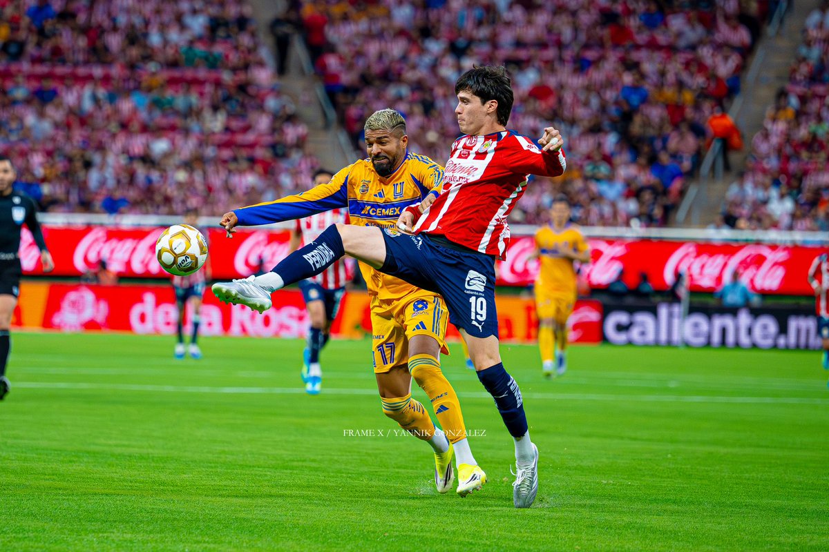 FrameX_OF's tweet photo. 📸 Galería Frame X | Chivas vs Tigres (Vuelta Cuartos de Final)
📍 Estadio Akron – Guadalajara, Jalisco
📷 Fotografías por Yannik González
⸻
#Chivas #Tigres #LigaMX #CuartosDeFinal #Liguilla #GaleríaFrameX #YannikGonzález #FotografíaDeFútbol #CoberturaFrameX https://t.co/rogITMveMu