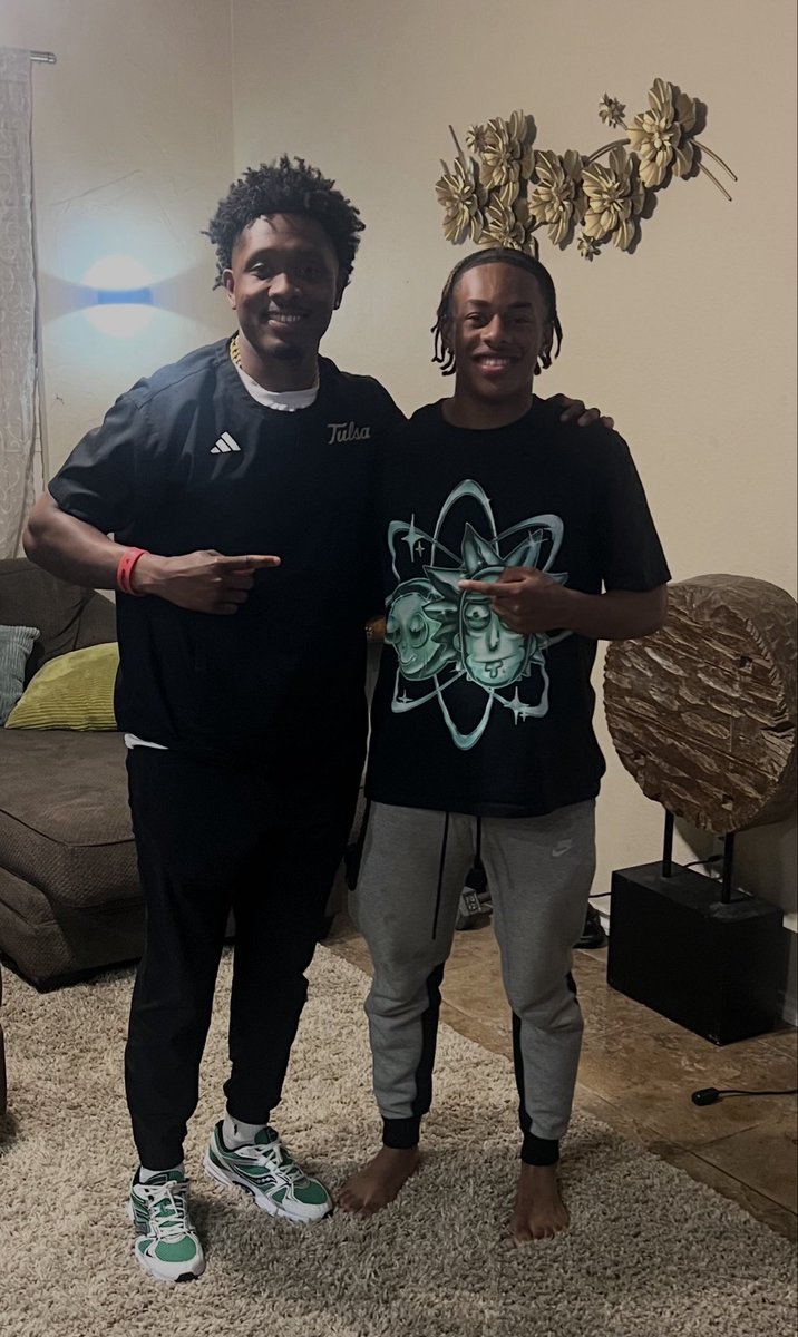 demarcusmathes2's tweet photo. Thank you @coachcamhaney for coming by to do a home visit and meet my family! I really enjoyed meeting you and learning more about @TulsaFootball. I can’t wait to get on campus for my official visit in June! #ReignCane
@CoachCarter68 @sr_mathes @EBGSkills @GPowersScout @SolomonMaysDFW @SunilSportsNews  @TXLoneStarSport @PrepRedzoneTX