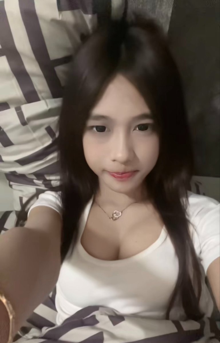lina tweet media