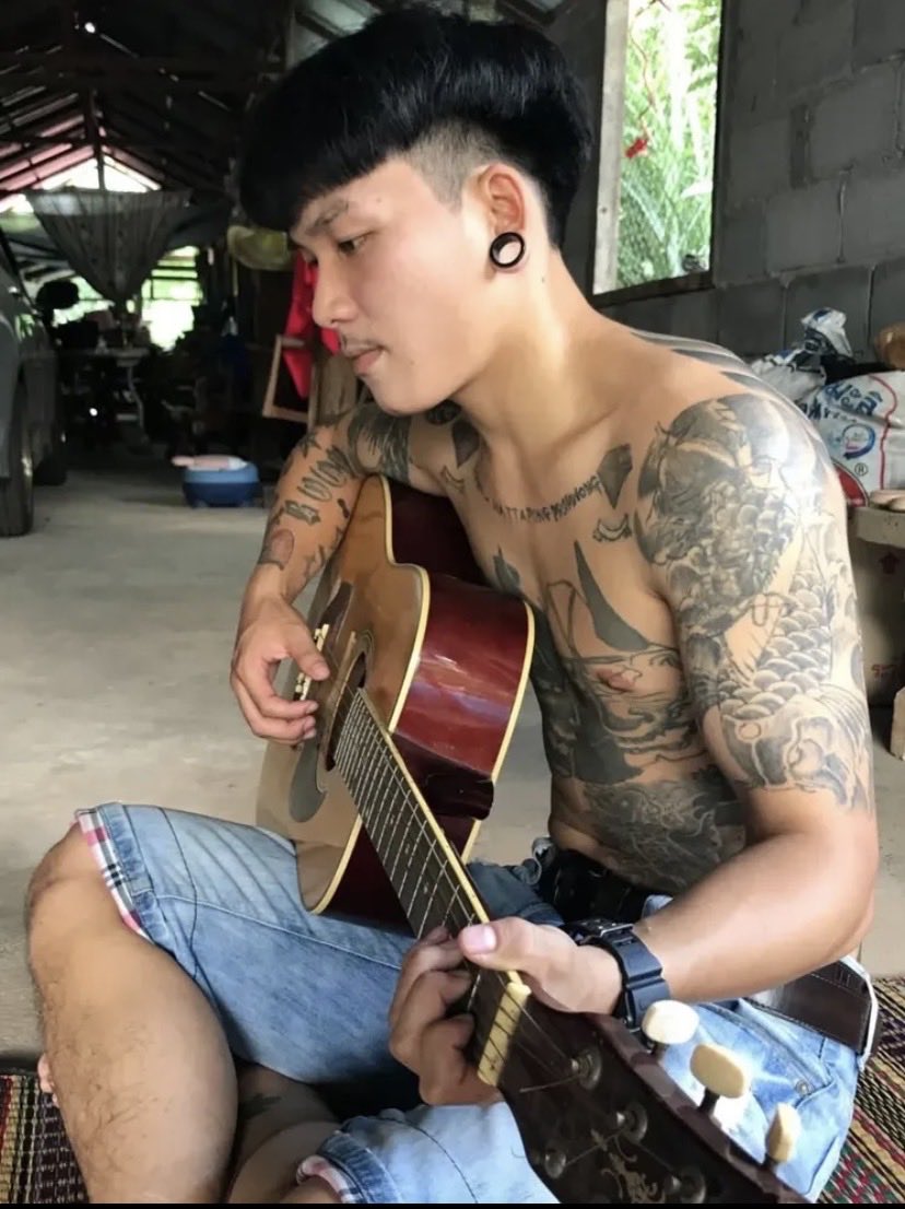 hnkvs11's tweet photo. 😊…☺️…ชอบผู้ชายแนวนี้จัง…🥰…..แพ้รอยสัก https://t.co/L0iaJQEaZi