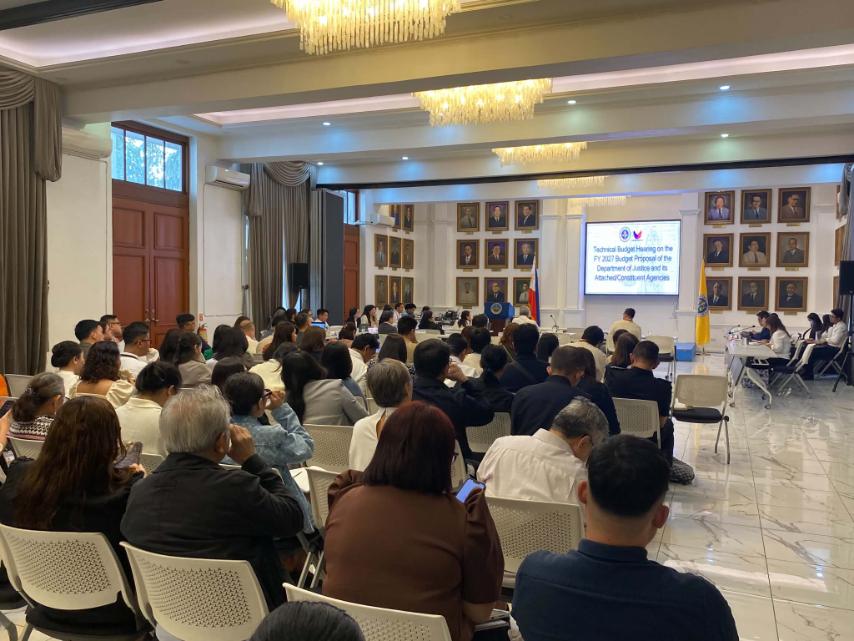 SocialWatchPH's tweet photo. 𝐀 𝐇𝐈𝐒𝐓𝐎𝐑𝐈𝐂 𝐃𝐀𝐘 𝐅𝐎𝐑 𝐂𝐒𝐎𝐬! 📷
Dumalo si Social Watch Senior Budget Specialist Alce Quitalig, bilang CSO observer, sa Technical Budget Hearings na binuksan para sa civil society partners kahapon. Pinag-usapan ang budget ng DOJ. #BudgetWatch2027 https://t.co/SOHIyzUWFQ