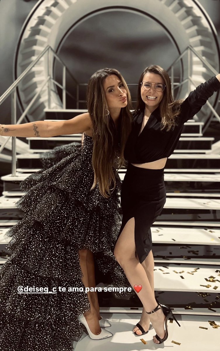 infobrunag's tweet photo. Hoje é aniversário da irmã da Bru, a Deise, desejamos todo sucesso desse mundo. Ela é uma mulher incrível! 💖 https://t.co/Xz5bNGd1bk