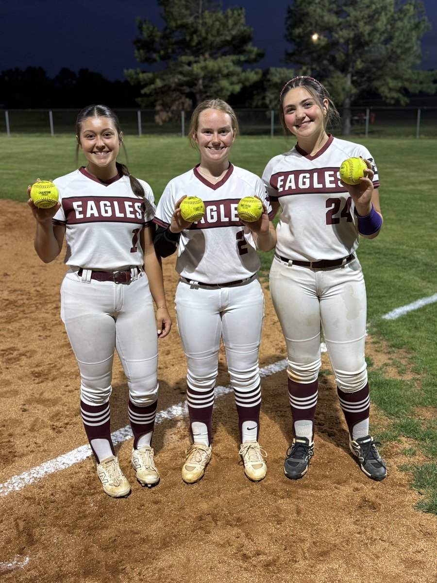 EAGSoftball tweet media