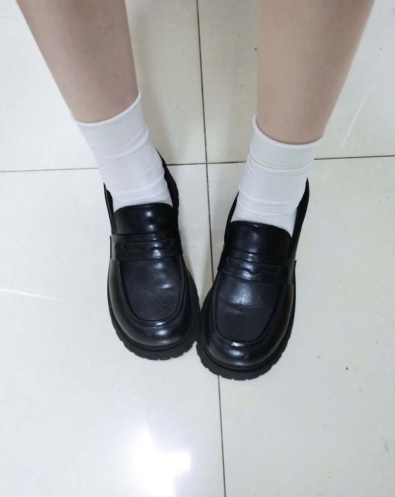 Awang_tre's tweet photo. 喜欢小皮鞋还是喜欢姐姐的臭袜子？ https://t.co/pexxUzLHp2