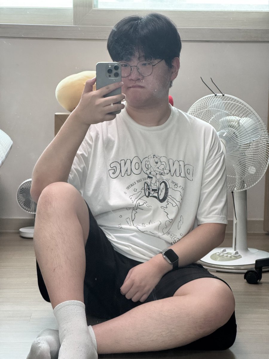 범범 tweet media