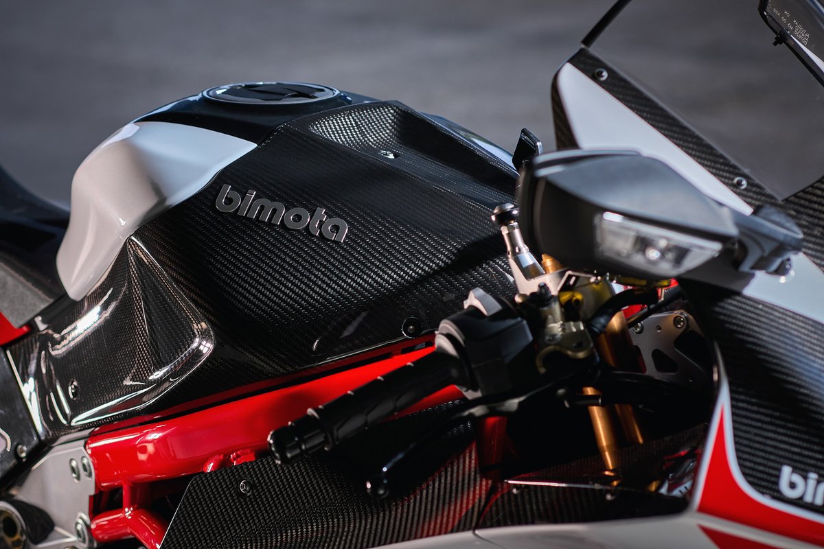 走る宝石。】 Ninja ZX-10RR譲りの強心臓に、 bimota独自の