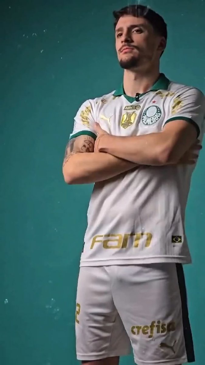 leooaustin02's tweet photo. Confesso que não acho ele essas coisas tudo, mas gostei dessa foto.. gosto de quando eles usam o short soltinho e fica esse volume tímido, porém presente 🫦 https://t.co/2VqsRY96eq