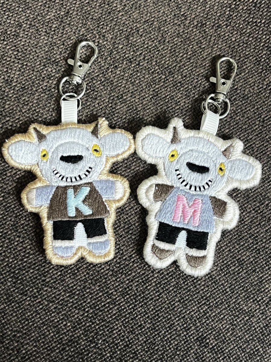 haruurei06's tweet photo. これはお母さんが作ってくれたしぇぼんくんキーホルダー( ᴖ ̫ᴖ )
これもナップサックにつけちゃおっ‼️
 #Chevon
 #邦ロック好きと繋がりたい https://t.co/8HNnOl4YPS