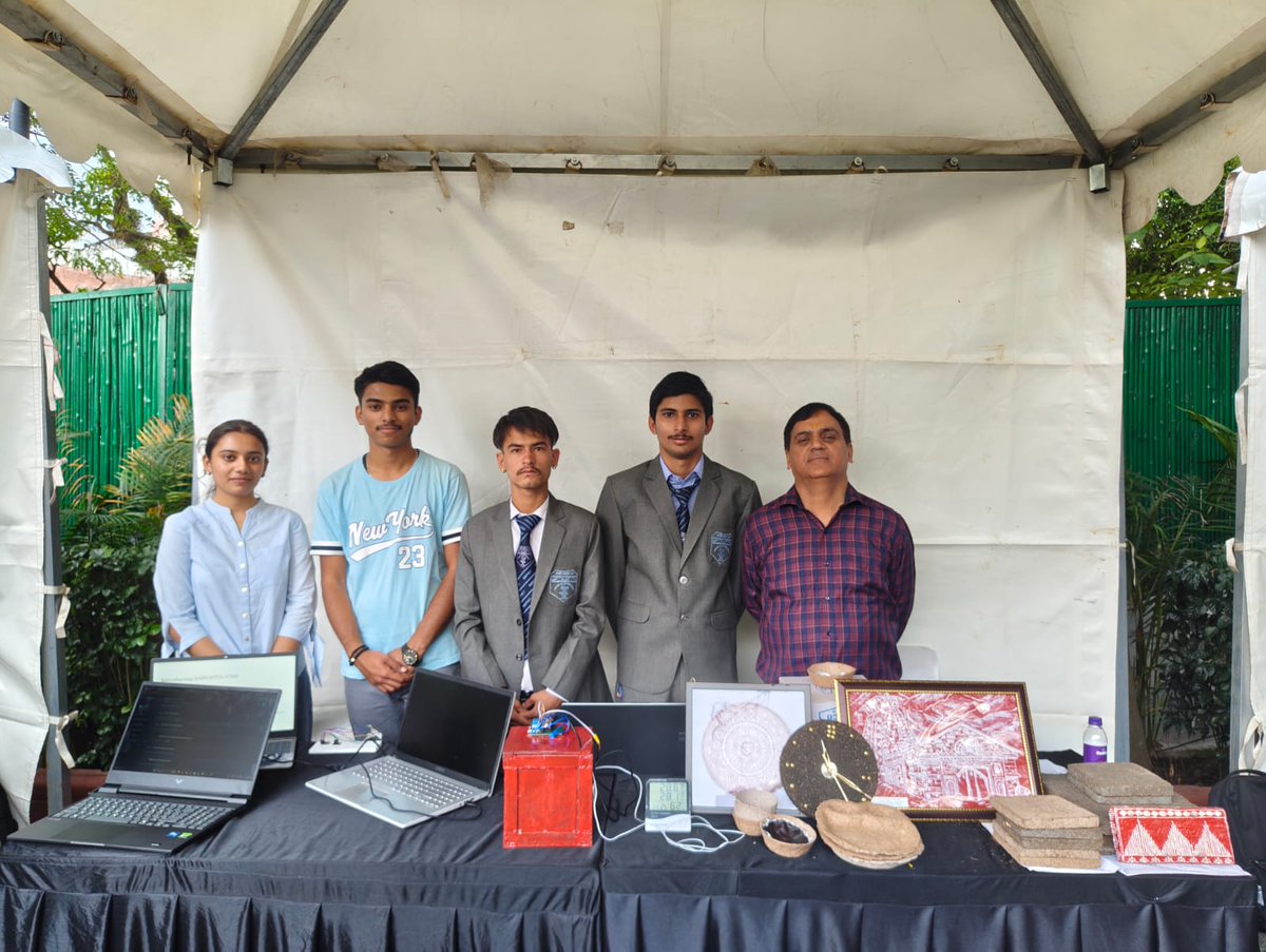 gbpietpauri's tweet photo. On #NationalTechnologyDay our talent stole the spotlight at #RashtrapatiNiketanDehradun with innovative ideas
👉Transforming pine needles into eco-friendly, heat-resistant construction material.
👉A tech solution 4 healthcare more effective,accessible.
Experts hailed the projects https://t.co/EmNKcmnm29