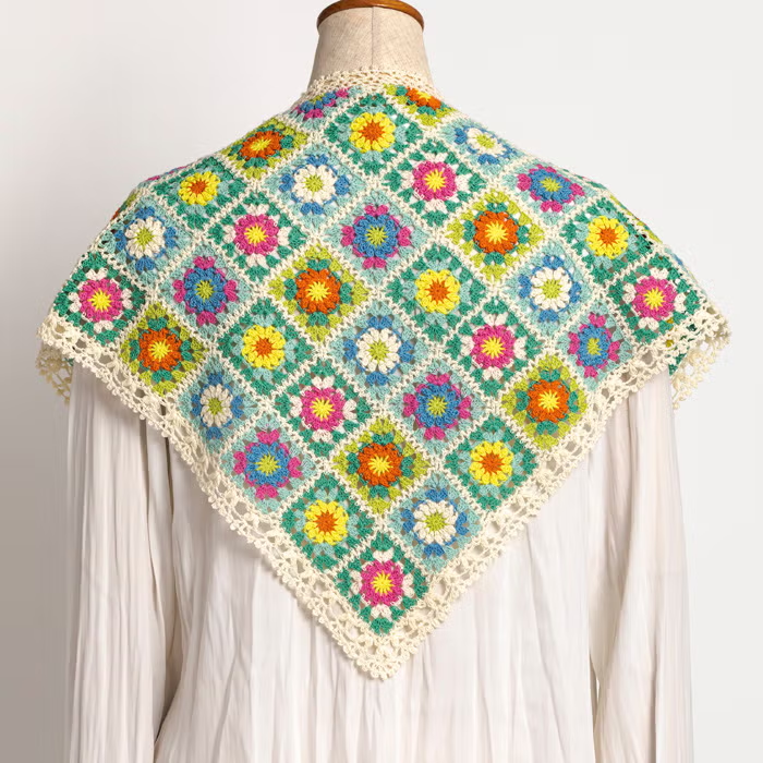 🧶 夏色ニットコレクション 🧶 8色の鮮やかな配色が目を引く、 花