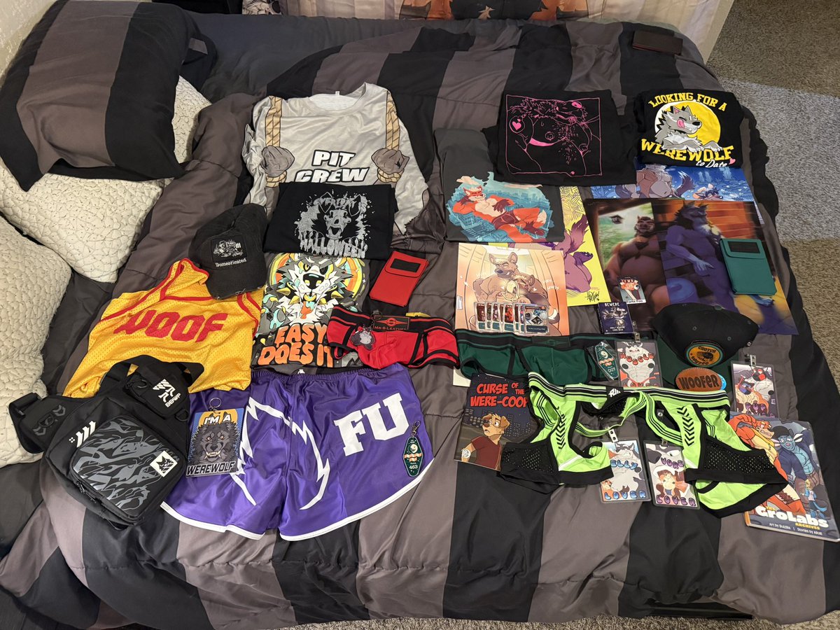 ForteFoo's tweet photo. I can’t believe FWA is over. So much fun, so many memories, so many friends, and so much alcohol. Can’t wait to see everyone again! 

I need to be better at taking pictures with people but here’s our haul! https://t.co/iM8oYZeCmB