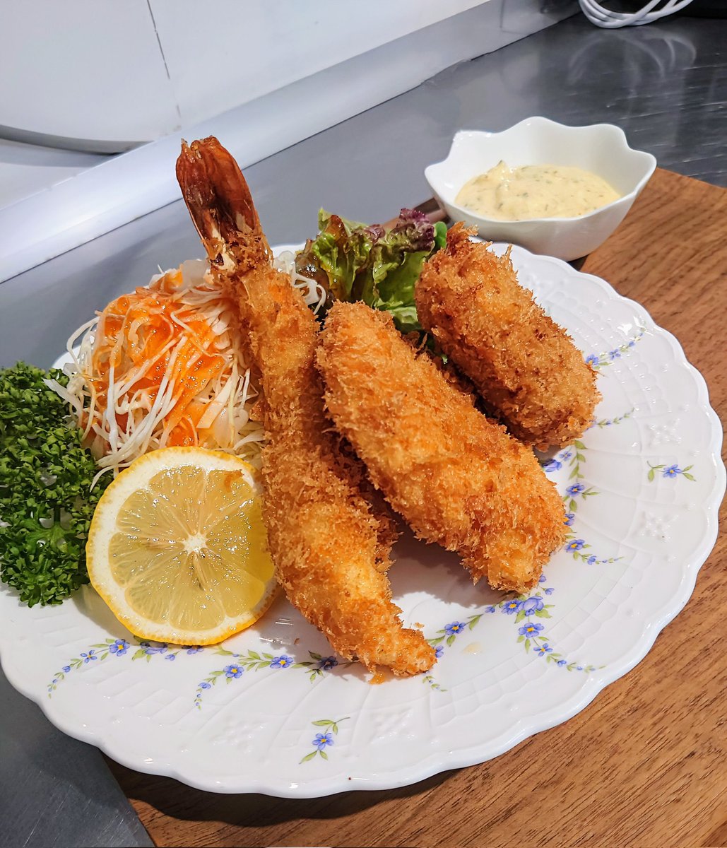 hackle0935's tweet photo. ランチタイム営業中です✨

本日もモーニングから賑やかなハックル🌼
「今日はちょっと洋食な気分…💭」な日にぜひ

ご来店お待ちしております！
#カフェアンドキッチンハックル
#名古屋ランチ
#洋食 https://t.co/Y7Mw4GKHM6