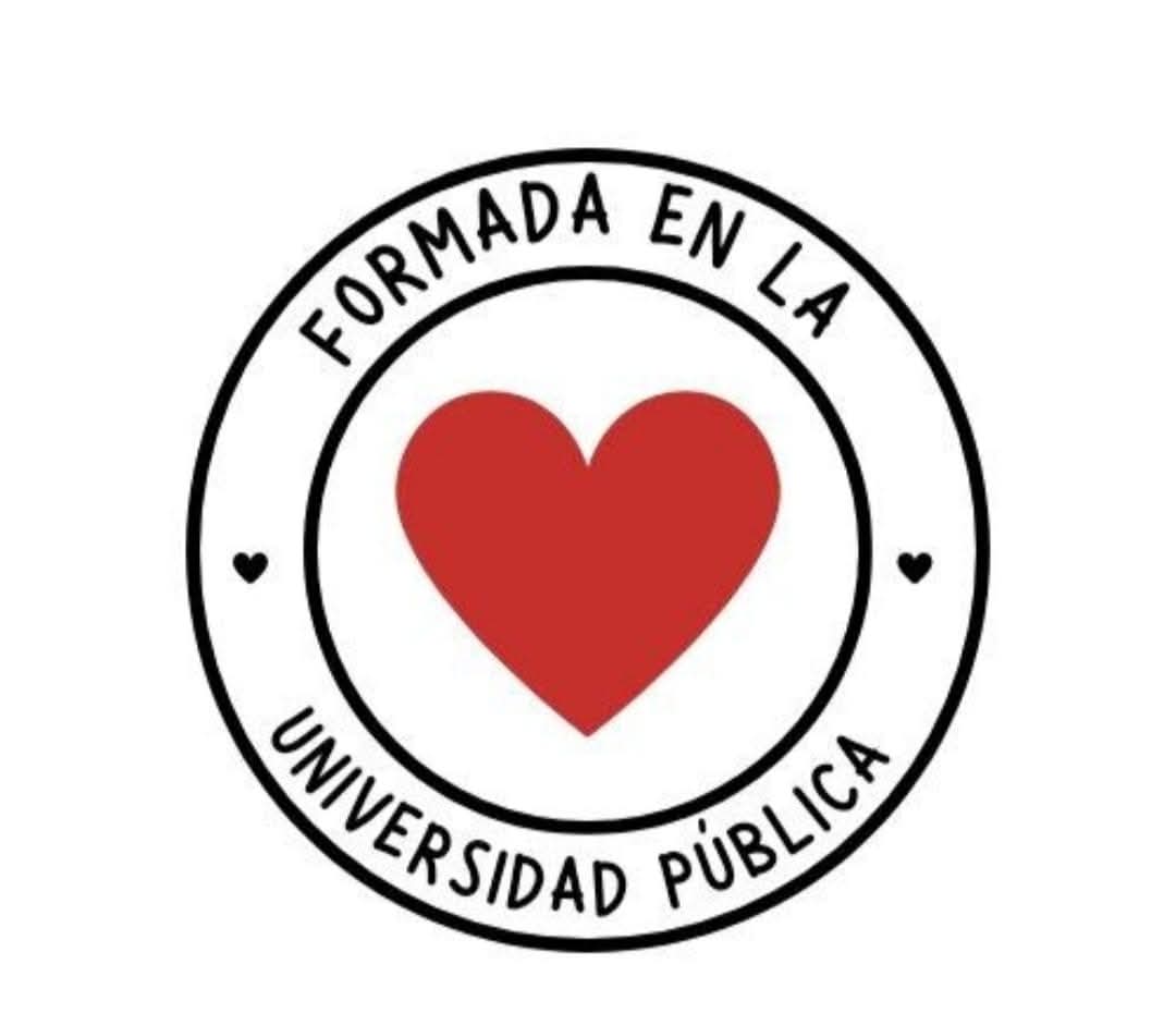 erchya's tweet photo. 👩🏻‍🎓 Me formé en una Universidad Pública que llegó a Formosa como extensión áulica; también me sumé a un proyecto colectivo y milité con un montón de compañeros en La RW ♡ -hasta hoy- Centro de Estudiantes de la Facultad de Periodismo y Comunicación Social de la UNLP https://t.co/IDhH7eU67v