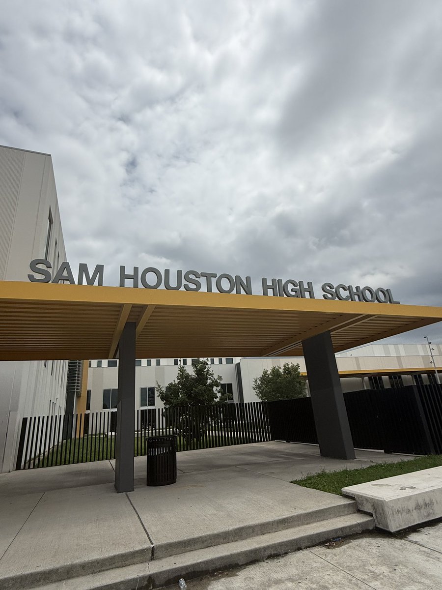 CoachKSigler's tweet photo. Appreciate the hospitality @Dshake58 @SHMSTC 

#PicksUp ⛏️🤙🏾 https://t.co/1encAhpWXr