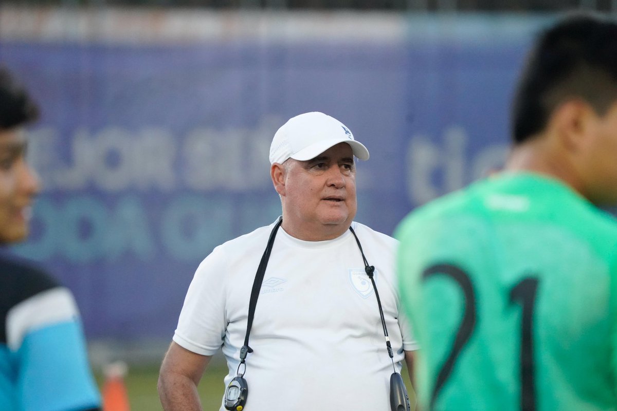fedefut_oficial's tweet photo. #SeleSub17 ¡ ¡ EL TRABAJO CONTINÚA ! ! 💪⚽️🇬🇹
La Selección Sub 17 sumó un entreno más en el -CAR-, con trabajos técnicos y tácticos.
Te compartimos las 📸 imágenes
#VamosGuate #VamosSele https://t.co/6UvOM2T6jz