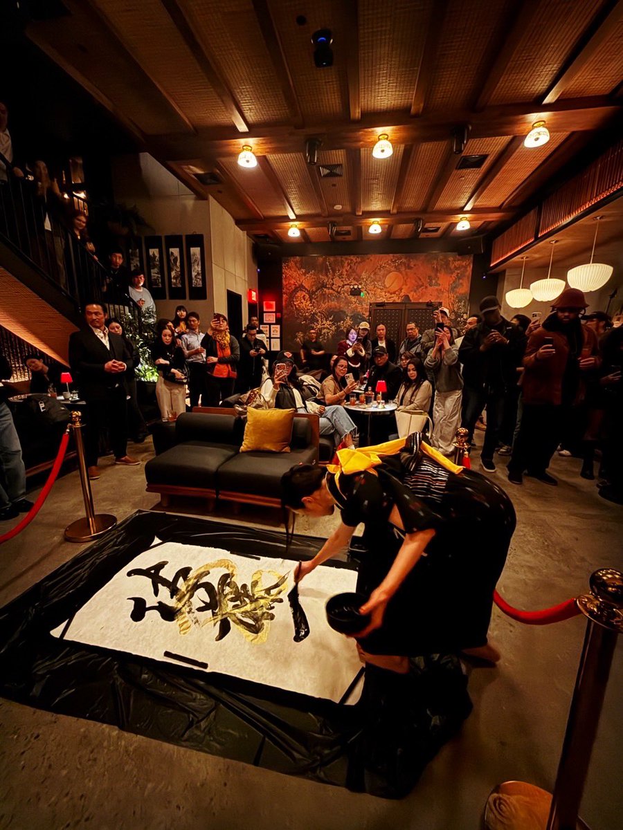 Quiet_Butterfly's tweet photo. Japanese Calligraphy performance for SATO SHIKI Whisky event at Rewind NYC

#japanesecalligraphy #satoshikiwhisky https://t.co/Fdj8sdtrGF