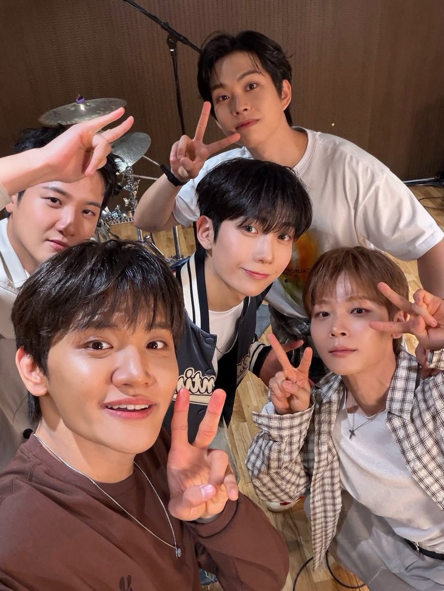 여 tweet media