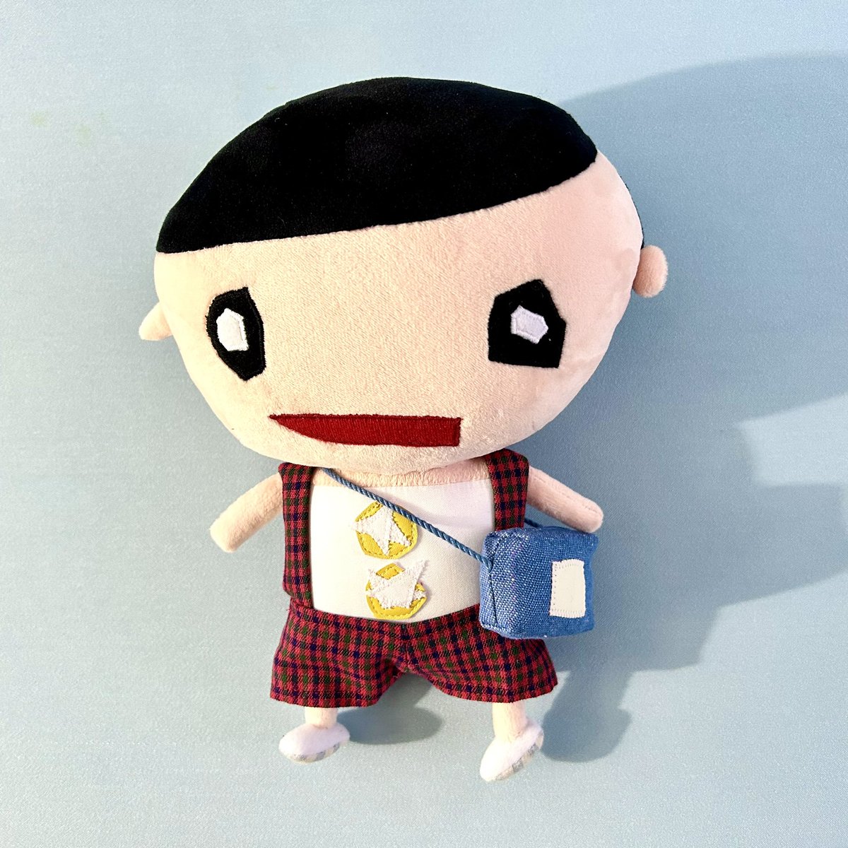 esoraworks's tweet photo. 今は大学生のお子さんが幼稚園のときに作った貼り絵✨屋根裏に保管していたそうです。
制服やスモックなどちゃんと表現されてますね💕
絵ではただの赤ですが、本当はファミリアの制服だったということで…勝手にアレンジです🎁「心揺さぶるサプライズ❣️」と感激していただきました🤩

#ぬいぐるみに https://t.co/LcaPszaTlG