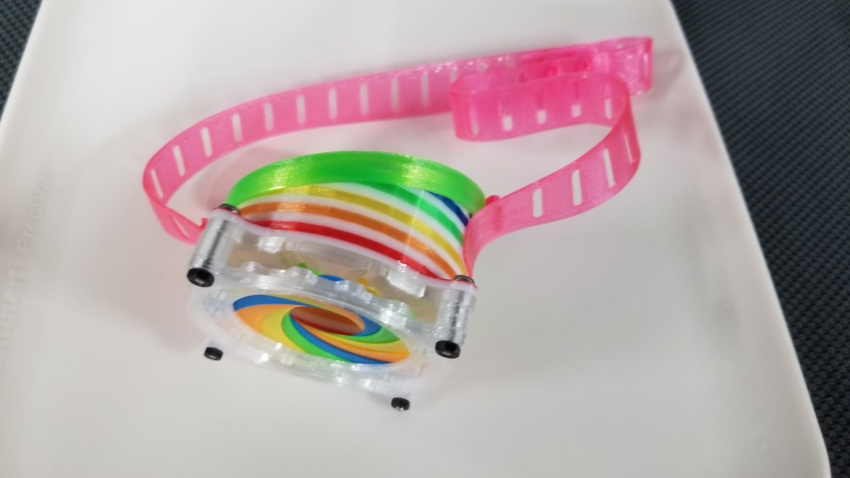 acceptnceangle's tweet photo. Print project - Cyberpunk monocle with working iris diaphragm. https://t.co/LOX0iGKdHc