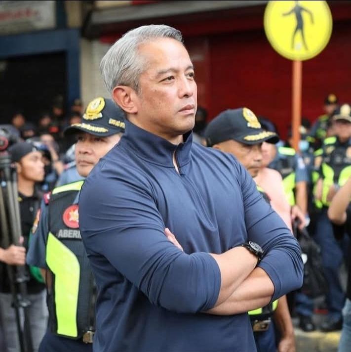 @pauloinmanila and 99 others tweet media