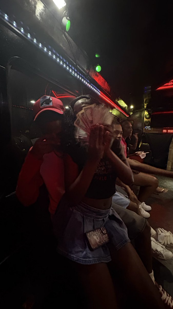 kelalations's tweet photo. saturday night

 #mlm #dtx https://t.co/rW090NVrPP