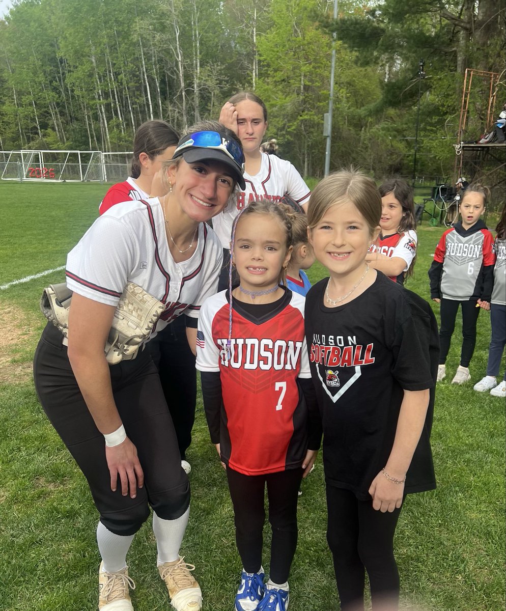hawks_coachlb's tweet photo. Thanks to all the youth softball players for joining HHS softball tonight!! We appreciate you!! !❤️#futurehawks @HHSHawksAD @HYBS_Hudson https://t.co/KH3mQFdXJp