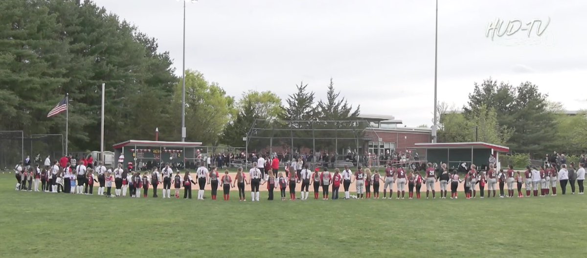 hawks_coachlb's tweet photo. Thanks to all the youth softball players for joining HHS softball tonight!! We appreciate you!! !❤️#futurehawks @HHSHawksAD @HYBS_Hudson https://t.co/KH3mQFdXJp