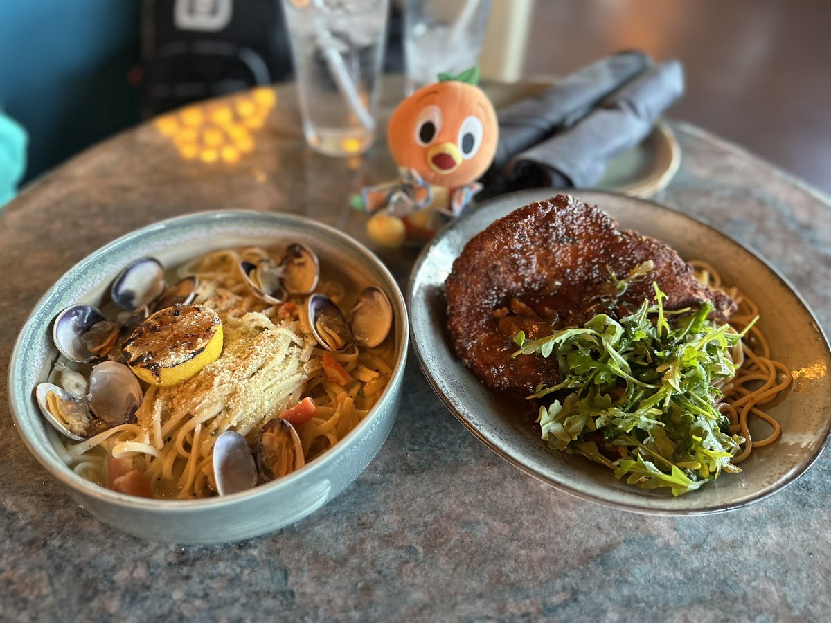 StuartDisney's tweet photo. Magic Key Terraceでごはん🍽️✨

雰囲気もお料理も最高で、ゆっくり過ごせる場所でした🐹🐰

ここは年間パスホルダー限定のレストランという特別感もあって、ちょっと嬉しい時間☺️

#ディズニー
#ディズニーランド
#マジックキーテラス
#Disneyland
#ディズニー好きと繋がりたい https://t.co/j6ZPyY1fD8
