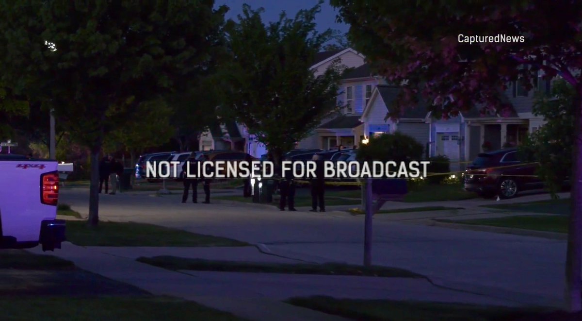 ImagesCu's tweet photo. 05/11/26 6:11PM.  Heavy Police Presence in Mundelein on 1100 block of Ashbrooke Dr.  After Emergency crews were called for a report of a traumatic injury. Reports of 4 gunshots were heard by area resident. 
@CapturedNews https://t.co/sk2iXpMpdW