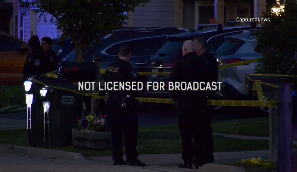 ImagesCu's tweet photo. 05/11/26 6:11PM.  Heavy Police Presence in Mundelein on 1100 block of Ashbrooke Dr.  After Emergency crews were called for a report of a traumatic injury. Reports of 4 gunshots were heard by area resident. 
@CapturedNews https://t.co/sk2iXpMpdW