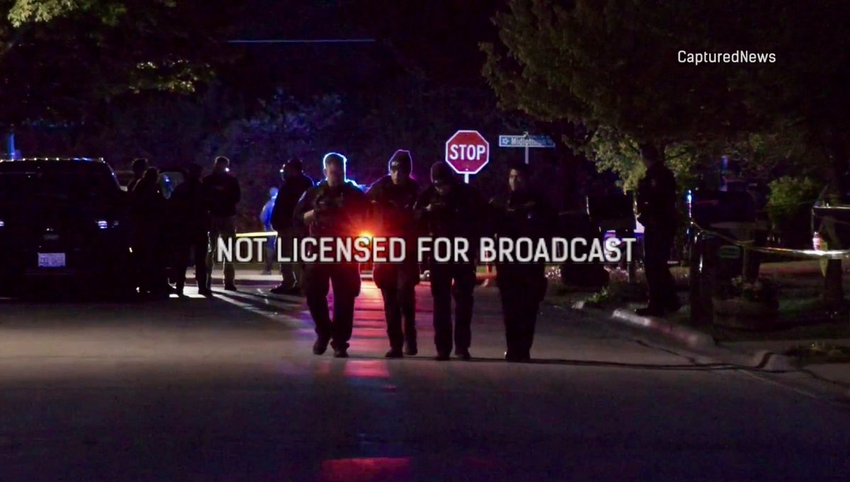ImagesCu's tweet photo. 05/11/26 6:11PM.  Heavy Police Presence in Mundelein on 1100 block of Ashbrooke Dr.  After Emergency crews were called for a report of a traumatic injury. Reports of 4 gunshots were heard by area resident. 
@CapturedNews https://t.co/sk2iXpMpdW