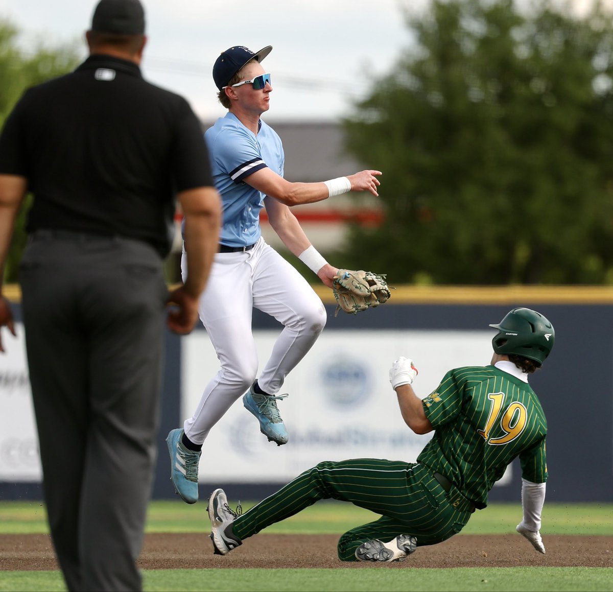 Prestonwood_BSB's tweet photo. 𝙁𝙤𝙧 𝙩𝙝𝙚 𝙛𝙞𝙣𝙖𝙡 𝙩𝙞𝙢𝙚 𝙛𝙧𝙤𝙢 𝙏𝙝𝙚 𝙂𝙧𝙖𝙝𝙖𝙢 𝙞𝙣 2026 📸

Thank you fans!

See y’all in Arlington 💪

#BringItIn | #TheBestPlayAtPrestonwood https://t.co/LjCigqBe1Y