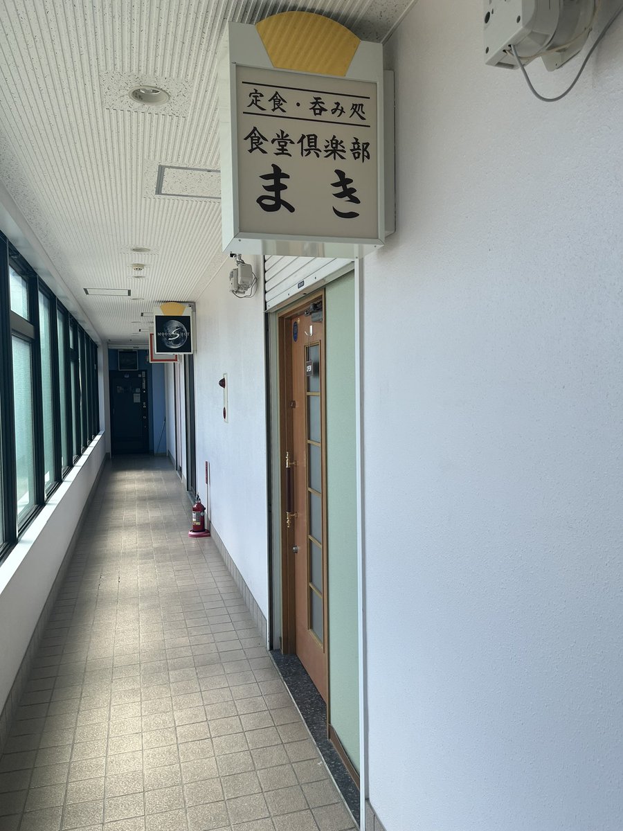 yasEVO's tweet photo. 昼ご飯は道中の南幌町で
お店の名前は「食堂倶楽部まき」
ザンギ定食がおすすめだったのでマヨと炙りチーズのっかった定食を注文^_^
唐揚げのサイズが大きくて2個で充分かも🤣
ここ美味しいですよ😋
また来たいなーー
#北海道
#南幌町
#ザンギ https://t.co/31LCwg5PJx