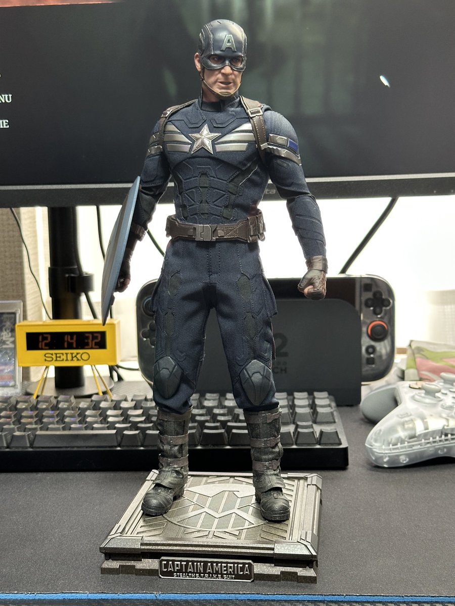 台座がマグネット仕様なのがとても嬉しい #Hottoys #CaptainAmerica