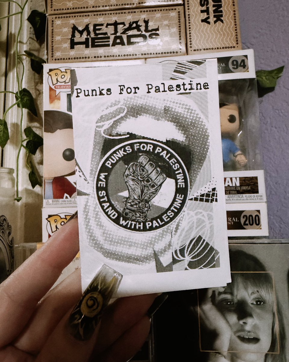ohhayalex_'s tweet photo. wanted to take a moment to highlight this cool little Punks for Palestine mini-zine that was passed out in line for hayley’s show in austin last saturday - loads of information on the importance of Palestinian resistance &amp; resources to learn more along w/ ways to help 🇵🇸 https://t.co/ruwHHU3uqh