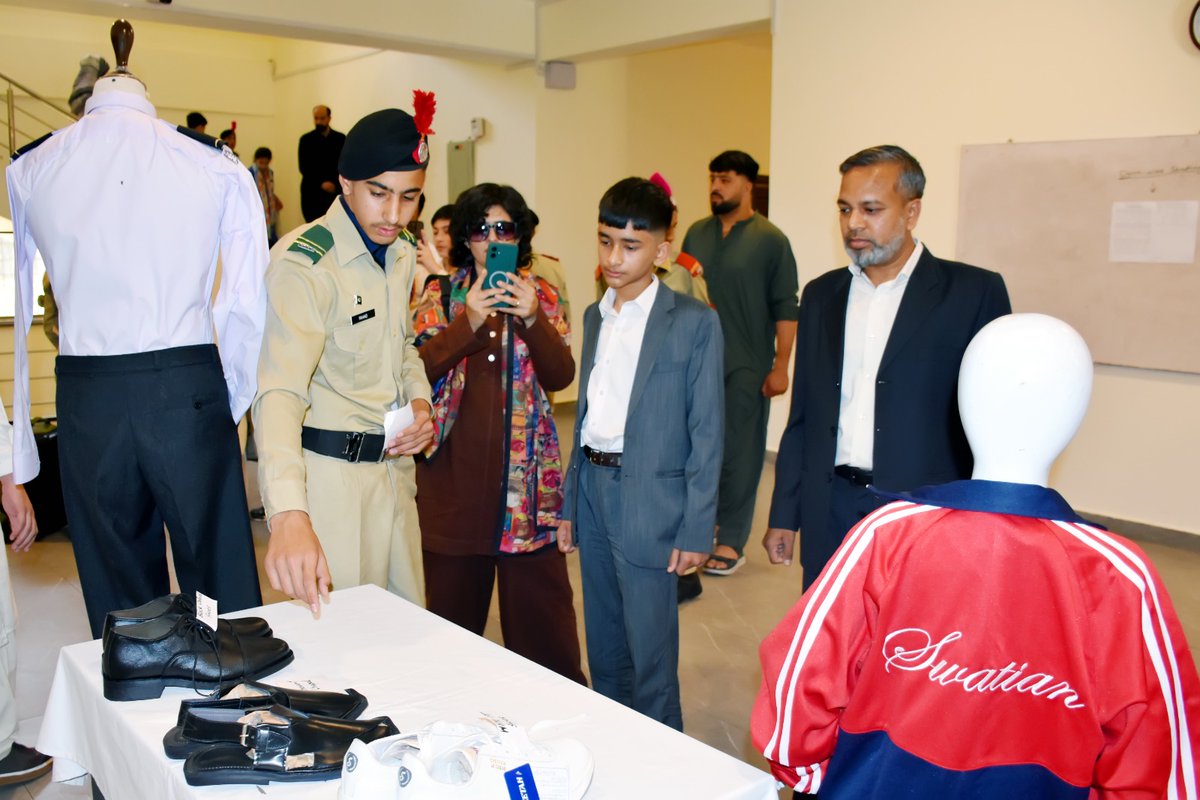 CCSwatofficial's tweet photo. 𝟭𝟵𝘁𝗵 𝗘𝗻𝘁𝗿𝘆 𝗝𝗼𝗶𝗻𝘀 𝗖𝗖𝗦
19th Entry (Class VIII) joined on 07 May 2026. Brig Zahid Naseem Akbar (R), along with faculty members and Swatians from Class 9th, extended warm welcome to the new intake and the accompanying parents. https://t.co/As9dinLLGA