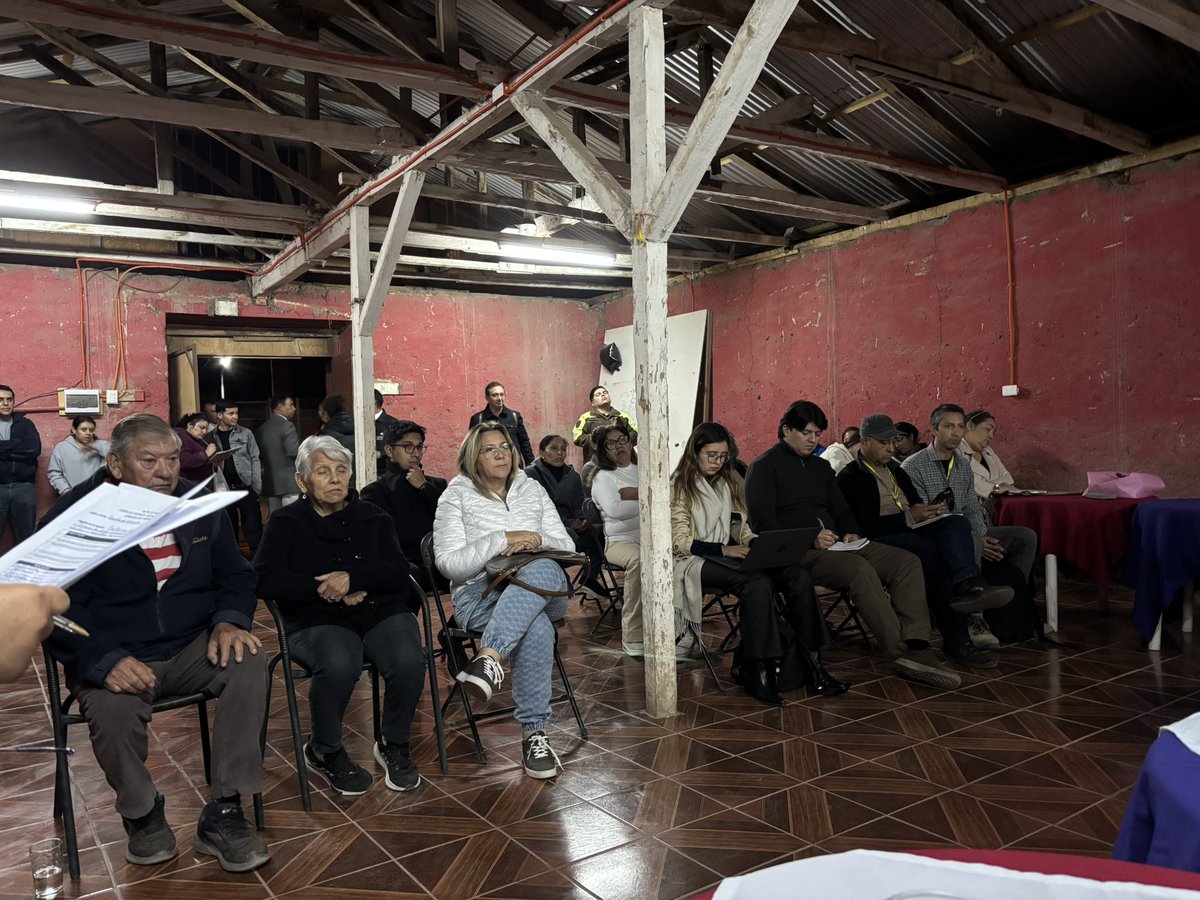kensselrojas's tweet photo. Terminando la jornada de día lunes junto a los vecinos y vecinas de la localidad de Hornitos en nuestra comuna vecina de Tierra Amarilla. 

#trabajo #terreno #soluciones #atacama #tierraamarilla https://t.co/6xgrBoQCNo