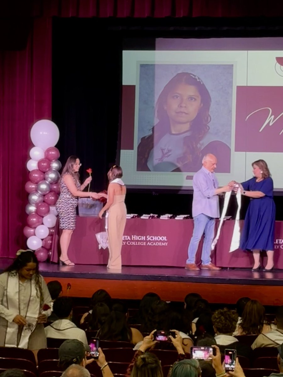 diaz_dively's tweet photo. Stoling Ceremony - YHS Early College Academy Class of 2026 🎓🩶
Congratulations to our seniors who will be earning their Associate Degree next Monday! A proud tradition of excellence that continues to inspire our school community
👏🏼📚 #YHSECA #ClassOf2026 #DegreeBeforeDiploma https://t.co/S3rmNfamWQ