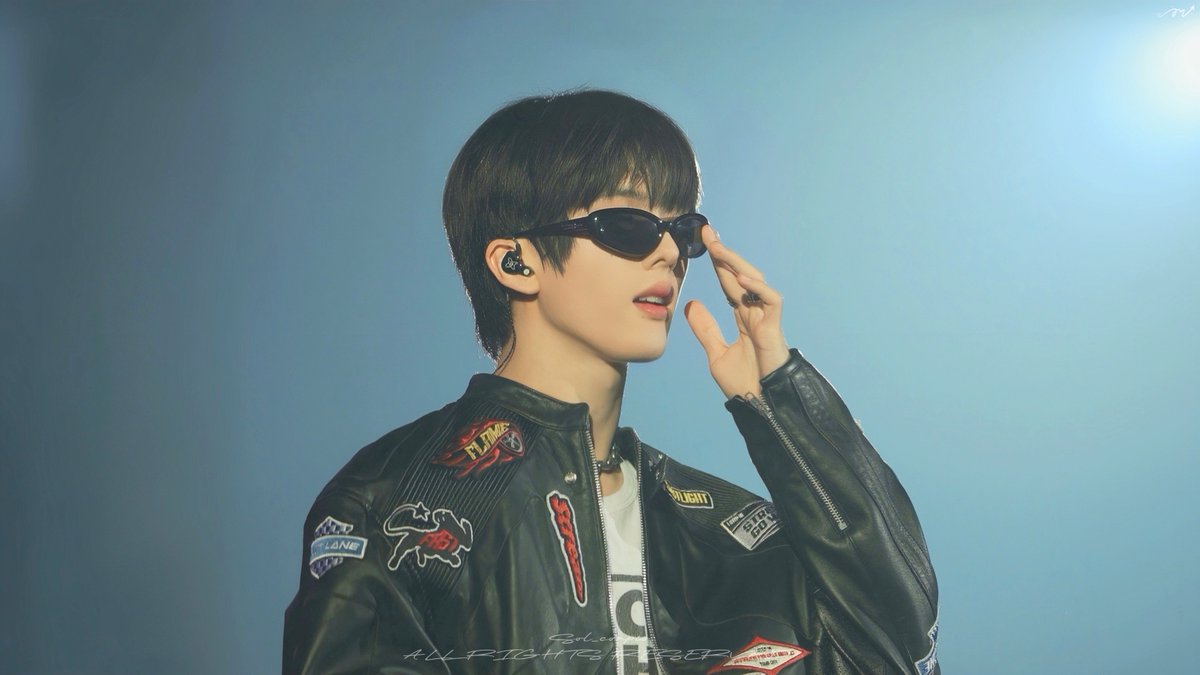 Sol_corpio's tweet photo. 쮜글라스😎

#NCT #지성 #JISUNG https://t.co/WuVWguTS7I